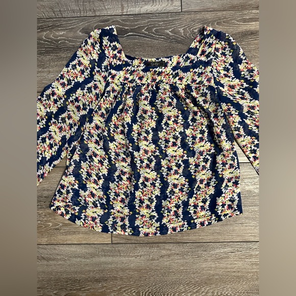 Jessica Simpson floral top/woman’s M/ square very flattering neck line/flowy - Picture 5 of 10